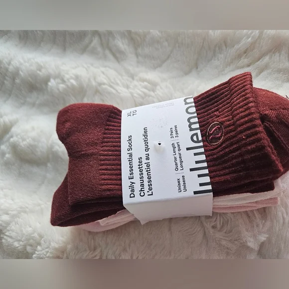 NWT Lululemon Daily Essential Quarter Socks 3 Pack Rockwood/White/Pink $38 Sz XL - Picture 5 of 10